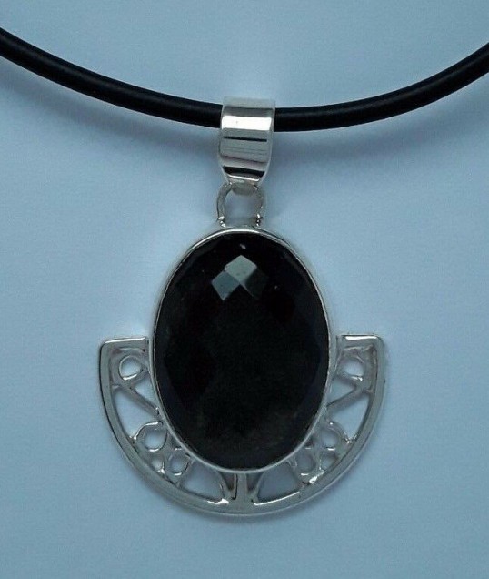 AGNES CREATIONS // BEAU PENDENTIF VINTAGE EN ARGENT 925 ORNE PIERRE SABLE NOIR 