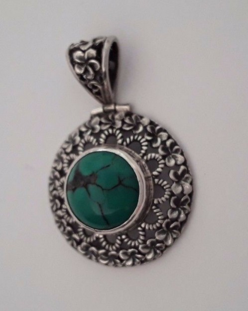 AGNES CREATIONS / BEAU PENDENTIF EN ARGENT 925 ORNE D'UNE TURQUOISE