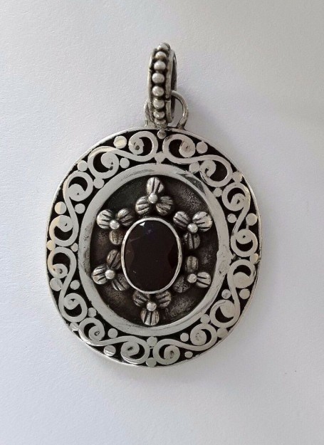 AGNES CREATIONS / BEAU PENDENTIF EN ARGENT 925 ORNE D'UN GRENAT