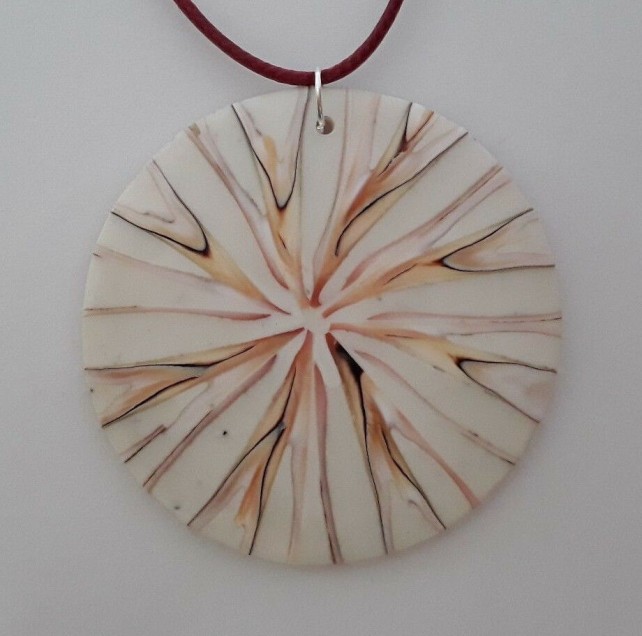 AGNES CREATIONS / IMPORTANT PENDENTIF MODE EN COQUILLAGE / RESINE & NACRE