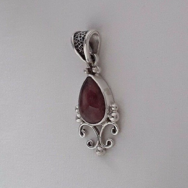 AGNES CREATIONS / BEAU PENDENTIF EN ARGENT 925 ORNE D'UN VERITABLE COQUILLAGE 