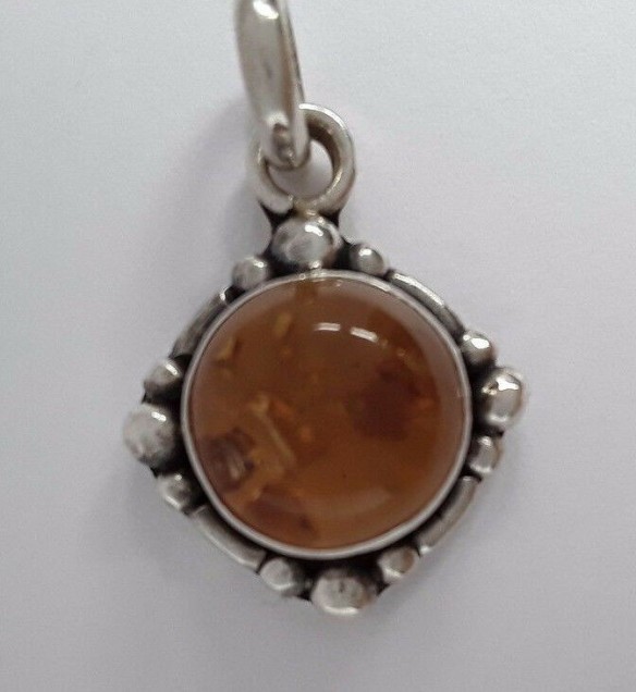 AGNES CREATIONS // BEAU PENDENTIF VINTAGE ARGENT 925 ORNE D'AMBRE 