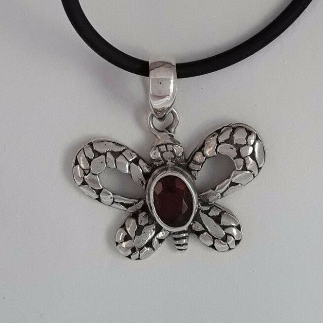 AGNES CREATIONS // BEAU PENDENTIF "PAPILLON" ARGENT 925 ORNE D'UN GRENAT 