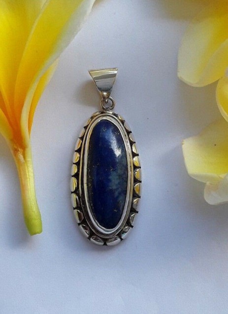 AGNES CREATIONS // Beau pendentif Médaillon en argent 925 orné d'un Lapis lazuli