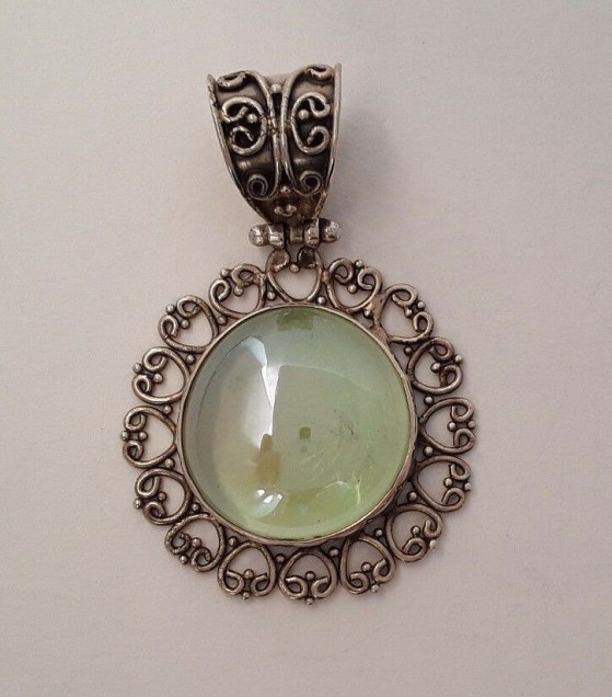 AGNES CREATIONS / BEAU PENDENTIF ROND CABOCHON VERT D'EAU EN ARGENT 925 & VERRE 