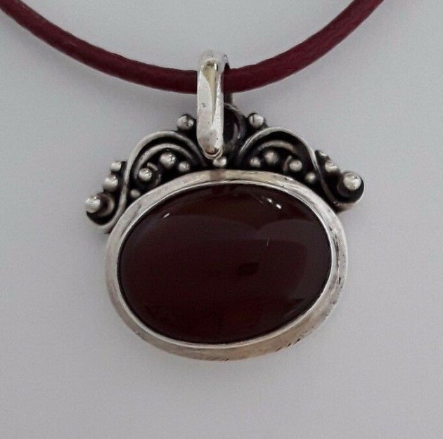  AGNES CREATIONS / JOLI PENDENTIF OVALE EN ARGENT 925 ORNE DE CORNALINE ROUGE