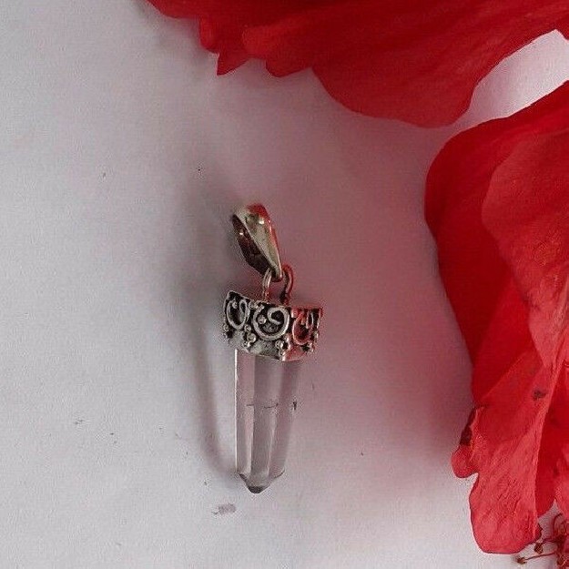 AGNES CREATIONS / JOLI PENDENTIF FEMME PYRAMIDE CRISTAL DE ROCHE & ARGENT MASSIF