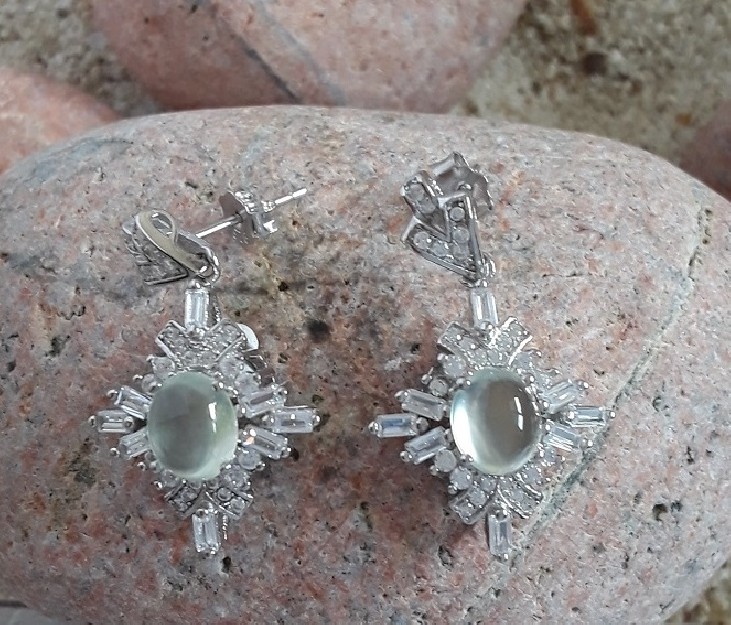 Boucles d'oreilles de Créateur argent 925 ornées d'une préhnite & de zirconiums