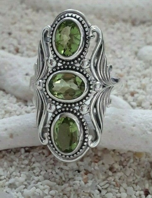 BAGUE LONGUE EN ARGENT 925 ORNEE DE PERIDOTS - TAILLE 57