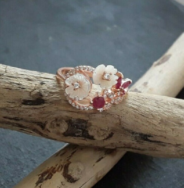 Bague de Créateur ornée de Rubis, Nacre & Zirconiums en Vermeil - Taille 55