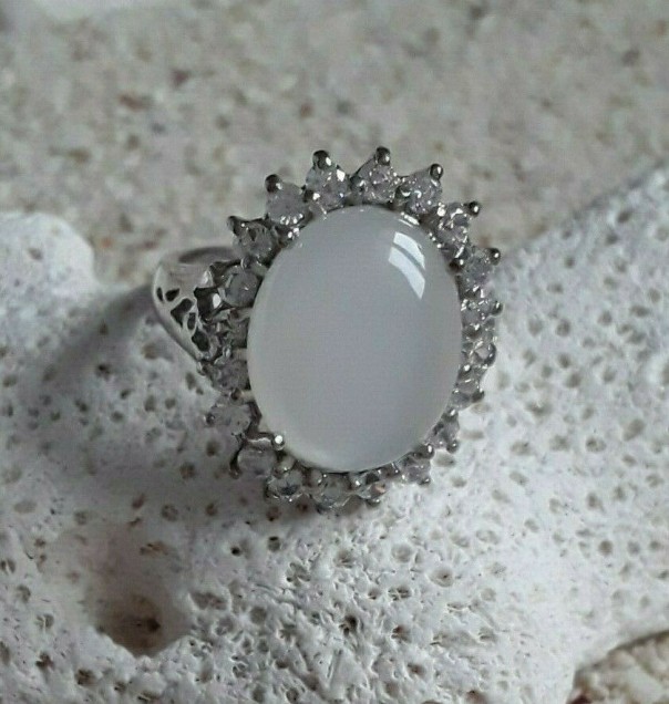 Bague imposante de créateur ornée d'une Pierre de Lune - Taille 51