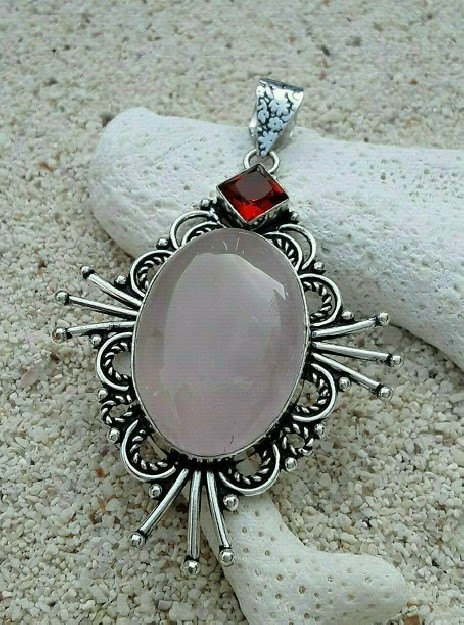 Grand Pendentif orné Quartz rose & Grenat Argent plaqué