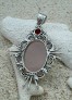 Grand Pendentif orné Quartz rose & Grenat Argent plaqué