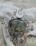 Important Pendentif orné Nephrite, Labradorite & Oeil de St Lucie Argent plaqué