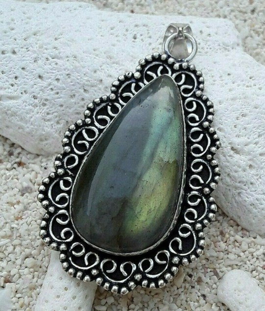 Grand Pendentif femme Argent Plaqué orné Labradorite goutte