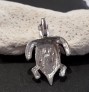 Pendentif Tortue de mer orné d'Opale blanche en Argent 925