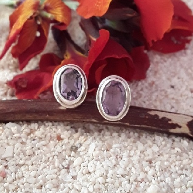 BOUCLES D'OREILLES ARGENT 925 ORNEES D'UNE AMETHYSTE