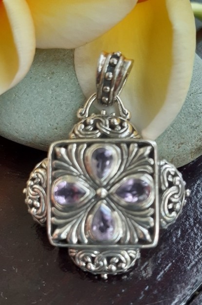 JOLI PENDENTIF ARGENT 925 Orné d' Améthystes