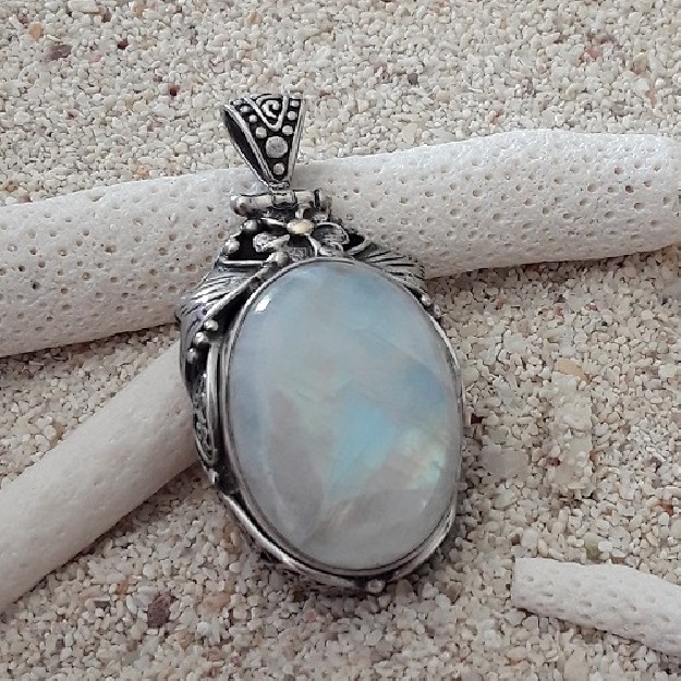 PENDENTIF CISELé ARGENT 925 ORNE PIERRE DE LUNE
