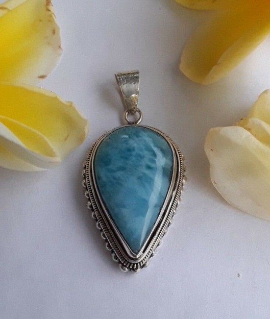 Beau Pendentif Moderne en Argent 925 orné Larimar Goutte