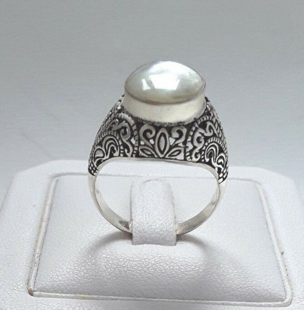 BELLE BAGUE EN ARGENT PLAQUE ORNEE DE NACRE - TAILLE 56