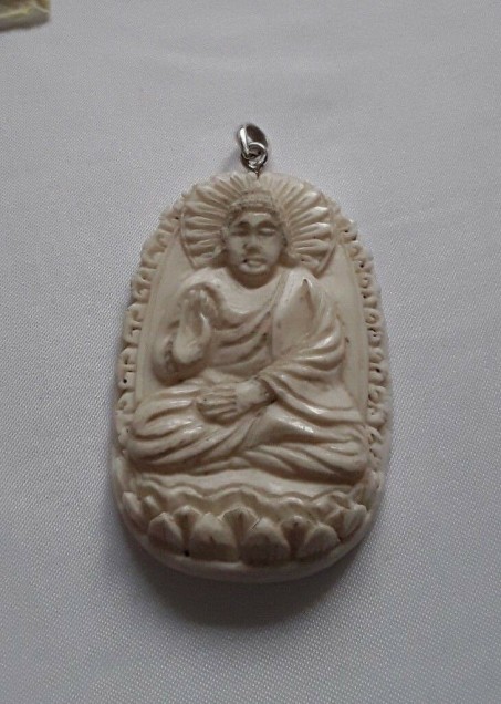 AGNES CREATIONS / PENDENTIF BOUDDHA BOUDDHISTE TIBET YAK EN OS SCULPTE MAIN 