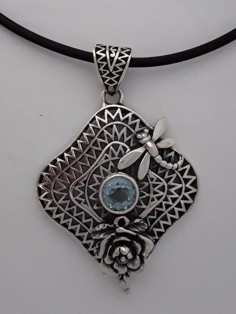  AGNES CREATIONS // JOLI PENDENTIF EN ARGENT 925 ORNE D'UNE TOPAZE BLEUE