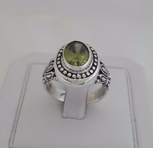 AGNES CREATIONS / BELLE BAGUE FEMME EN ARGENT 925 ORNEE PERIDOT OVALE TAILLE 54