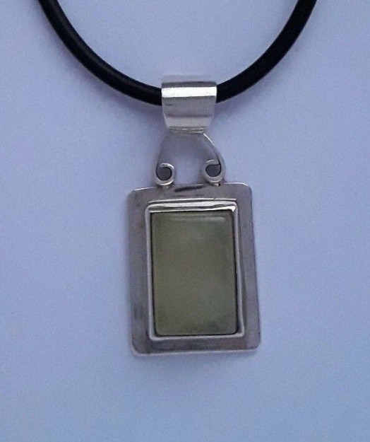 JOLI PENDENTIF EN ARGENT 925 MODERNE ORNE D' UNE PREHNITE