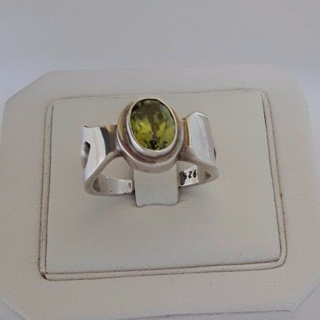 AGNES CREATIONS / BELLE BAGUE FEMME DESIGN ARGENT 925 ORNEE PERIDOT - TAILLE 51