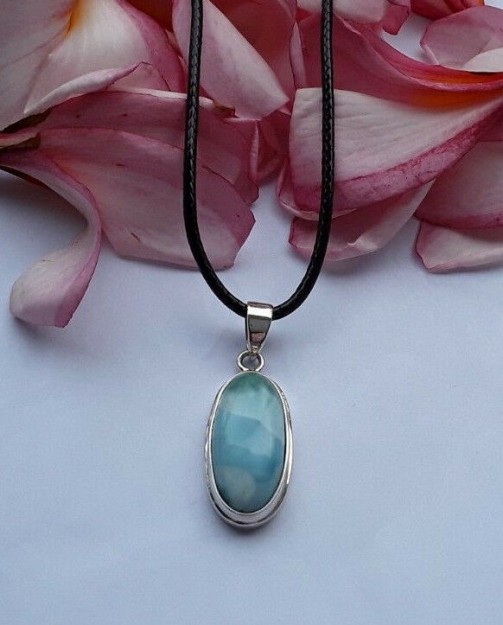 Beau Pendentif en Argent 925 Vintage chic orné d'un Larimar ovale